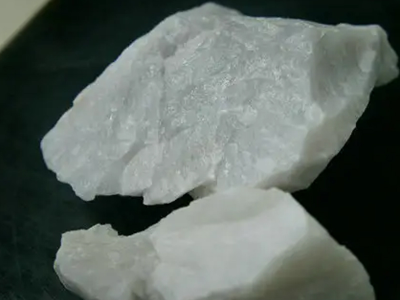 石英矿如何除铁杂质？